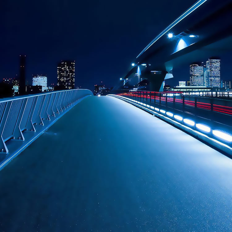 城市夜晚桥上